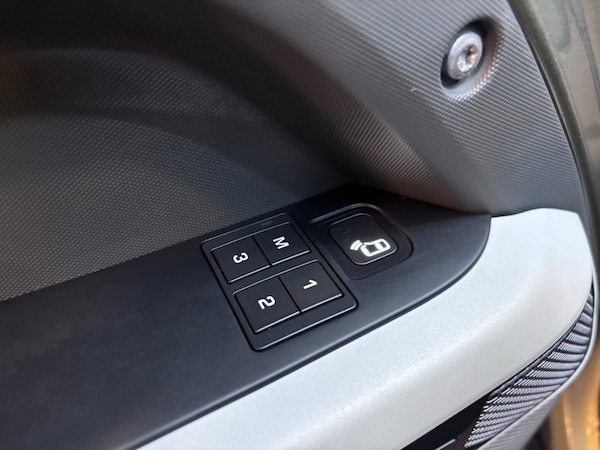 Used Land Rover Defender 110 for sale - 76284293: Photo 24
