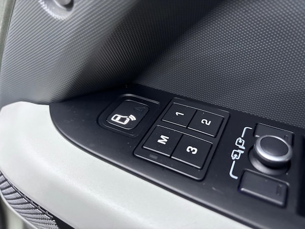 Used Land Rover Defender 110 for sale - 76284293: Photo 26
