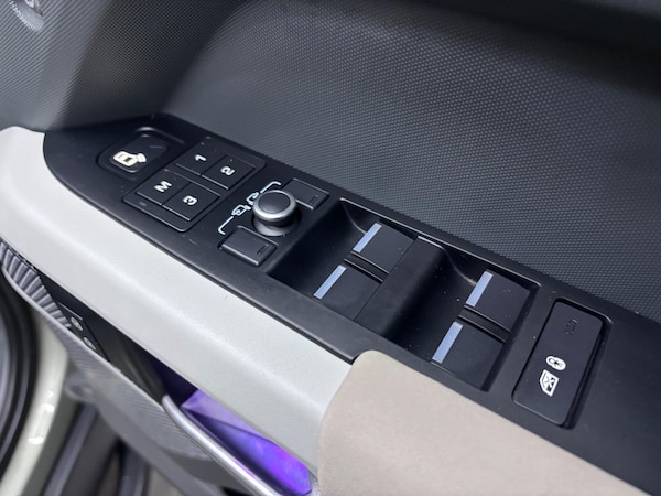 Used Land Rover Defender 110 for sale - 76284293: Photo 27