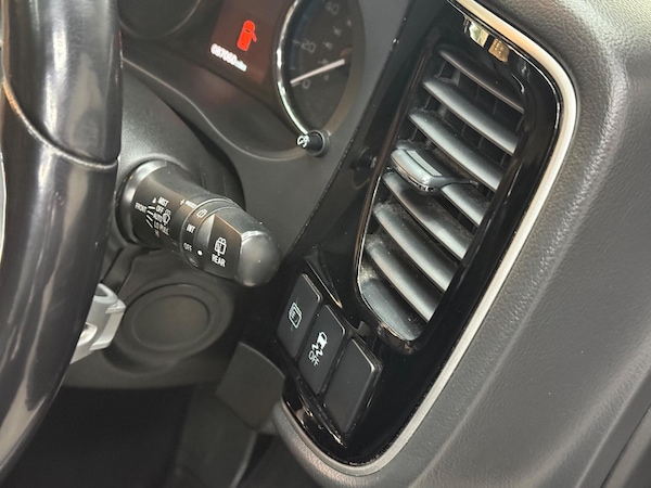 Used Mitsubishi Outlander 2016 for sale - 76317775: Photo 51