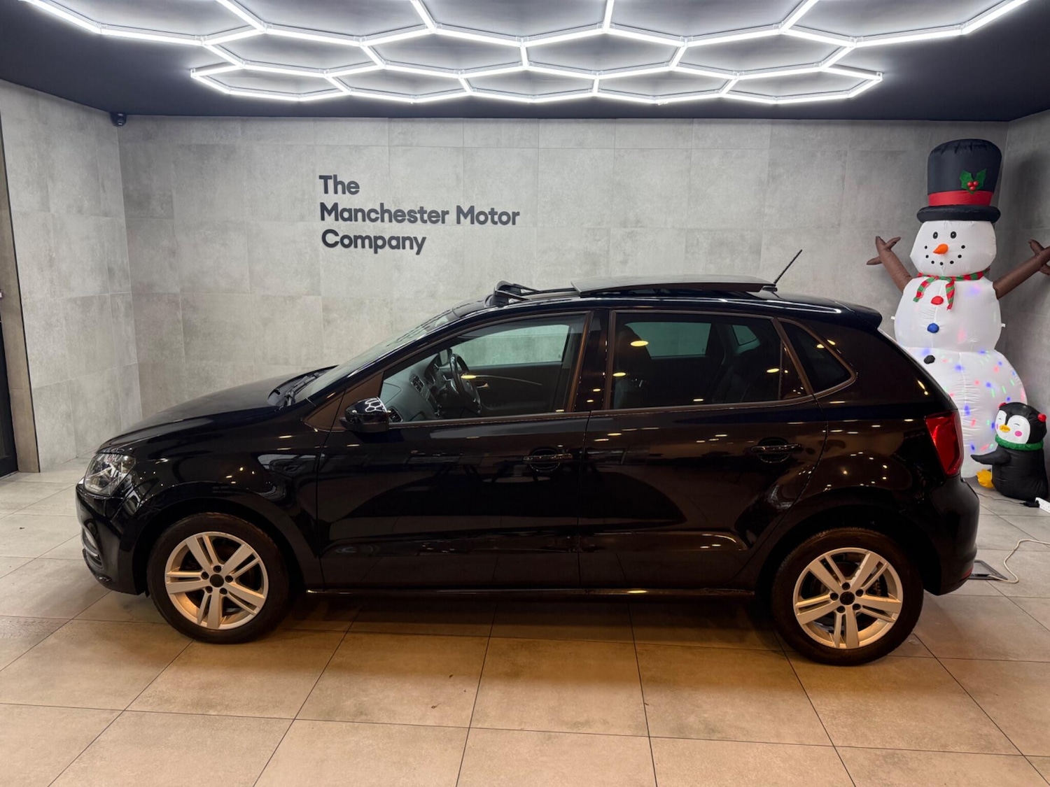 Used Volkswagen Polo 2017 for sale - 76729065: Photo 2