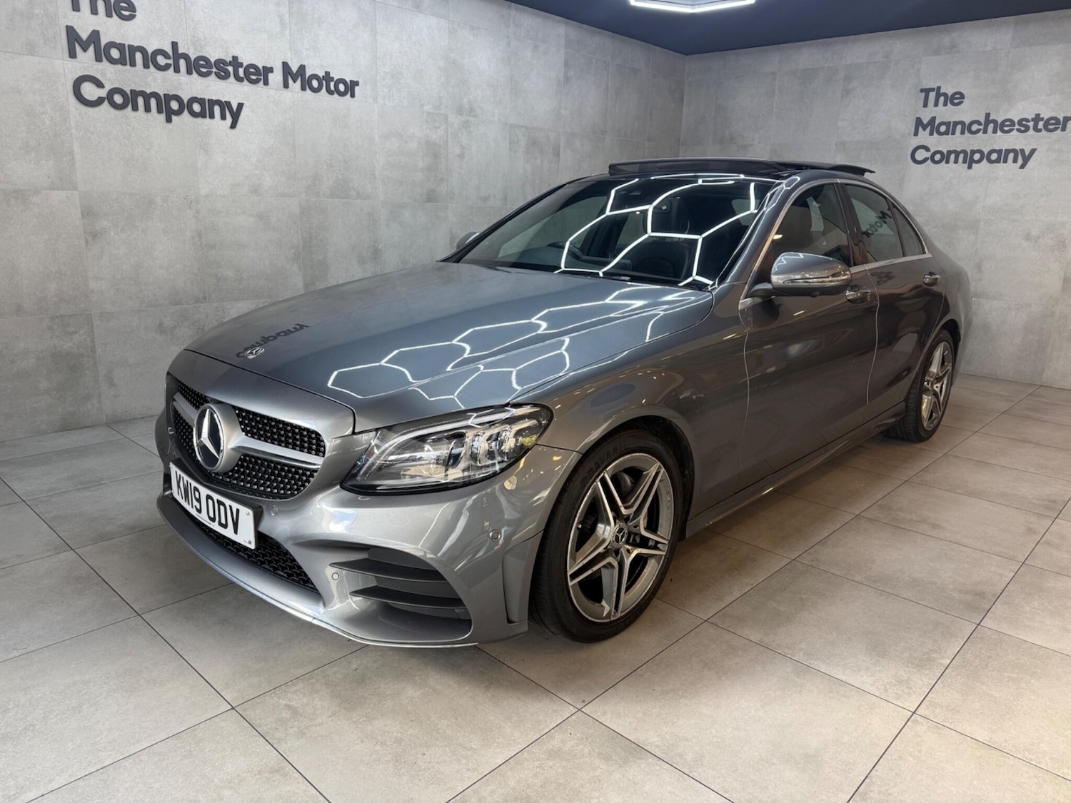 Used Mercedes-Benz C Class 2019 for sale - 76361108: Photo 1