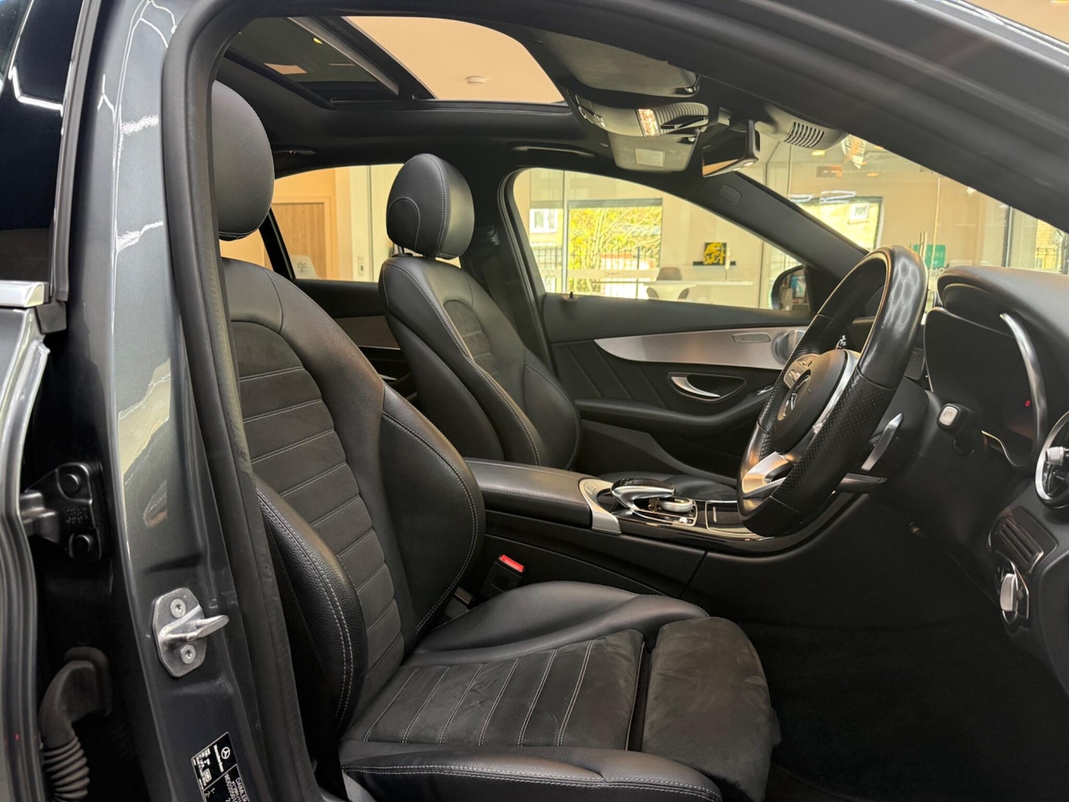 Used Mercedes-Benz C Class 2019 for sale - 76361108: Photo 17