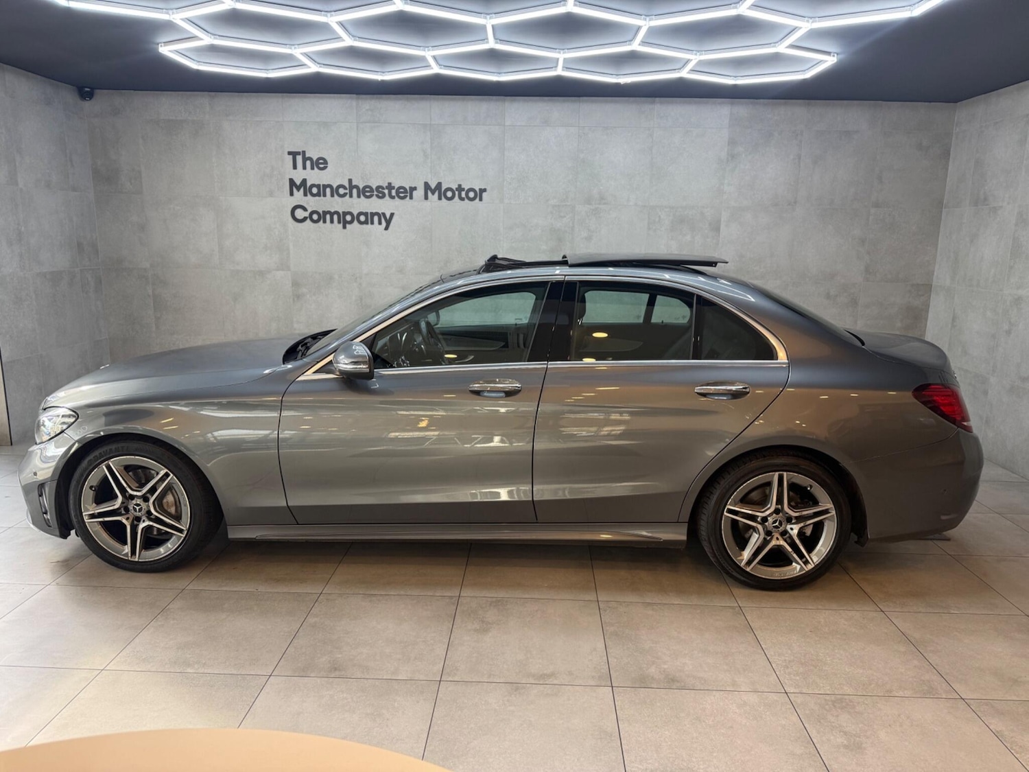Used Mercedes-Benz C Class 2019 for sale - 76361108: Photo 2
