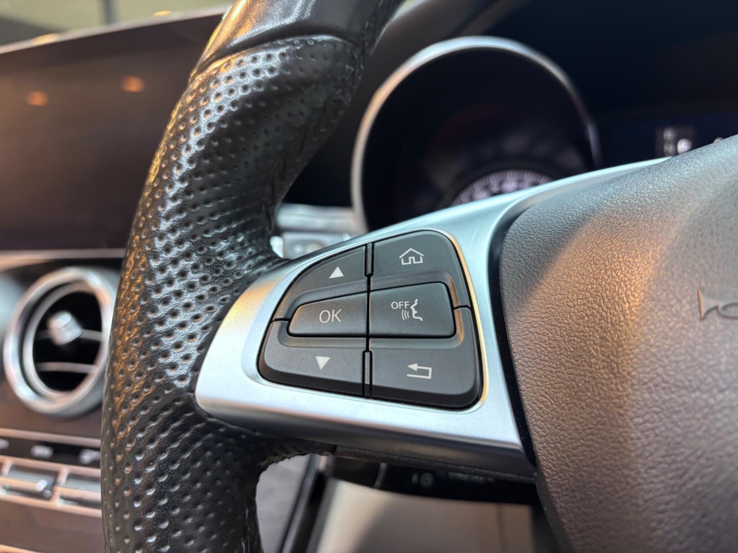 Used Mercedes-Benz C Class 2018 for sale - 76607588: Photo 42