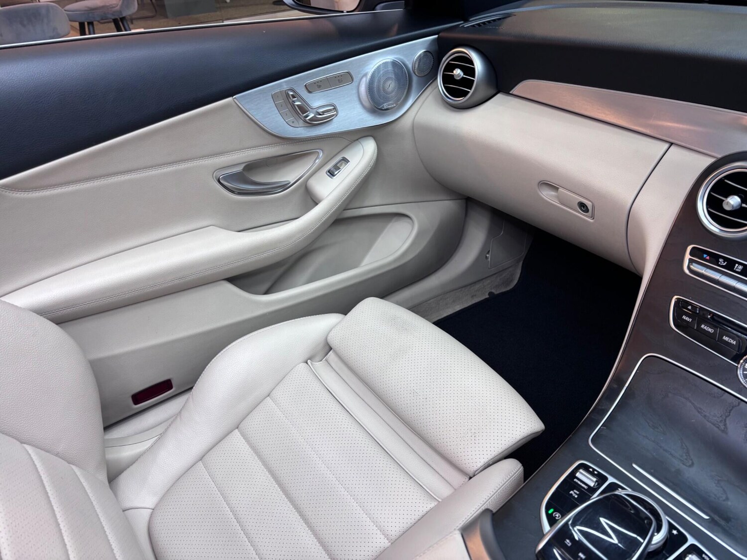 Used Mercedes-Benz C Class 2018 for sale - 76607588: Photo 76