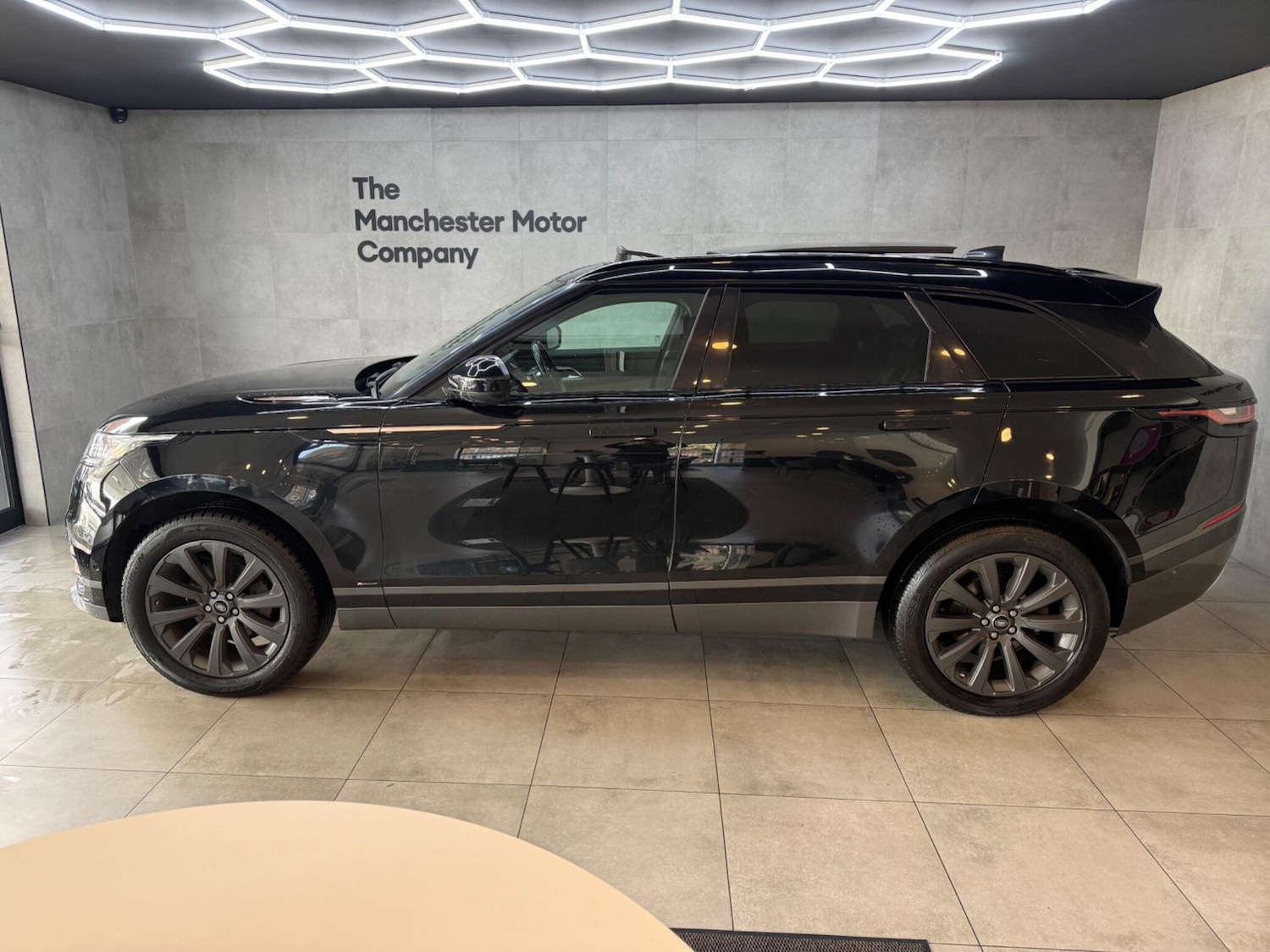 Used Land Rover Range Rover Velar 2019 for sale - 76370619: Photo 2