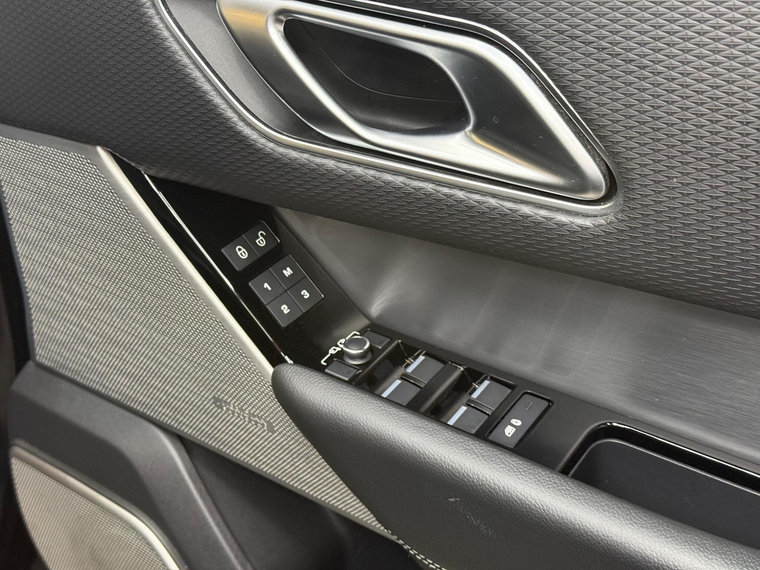 Used Land Rover Range Rover Velar 2019 for sale - 76370619: Photo 31