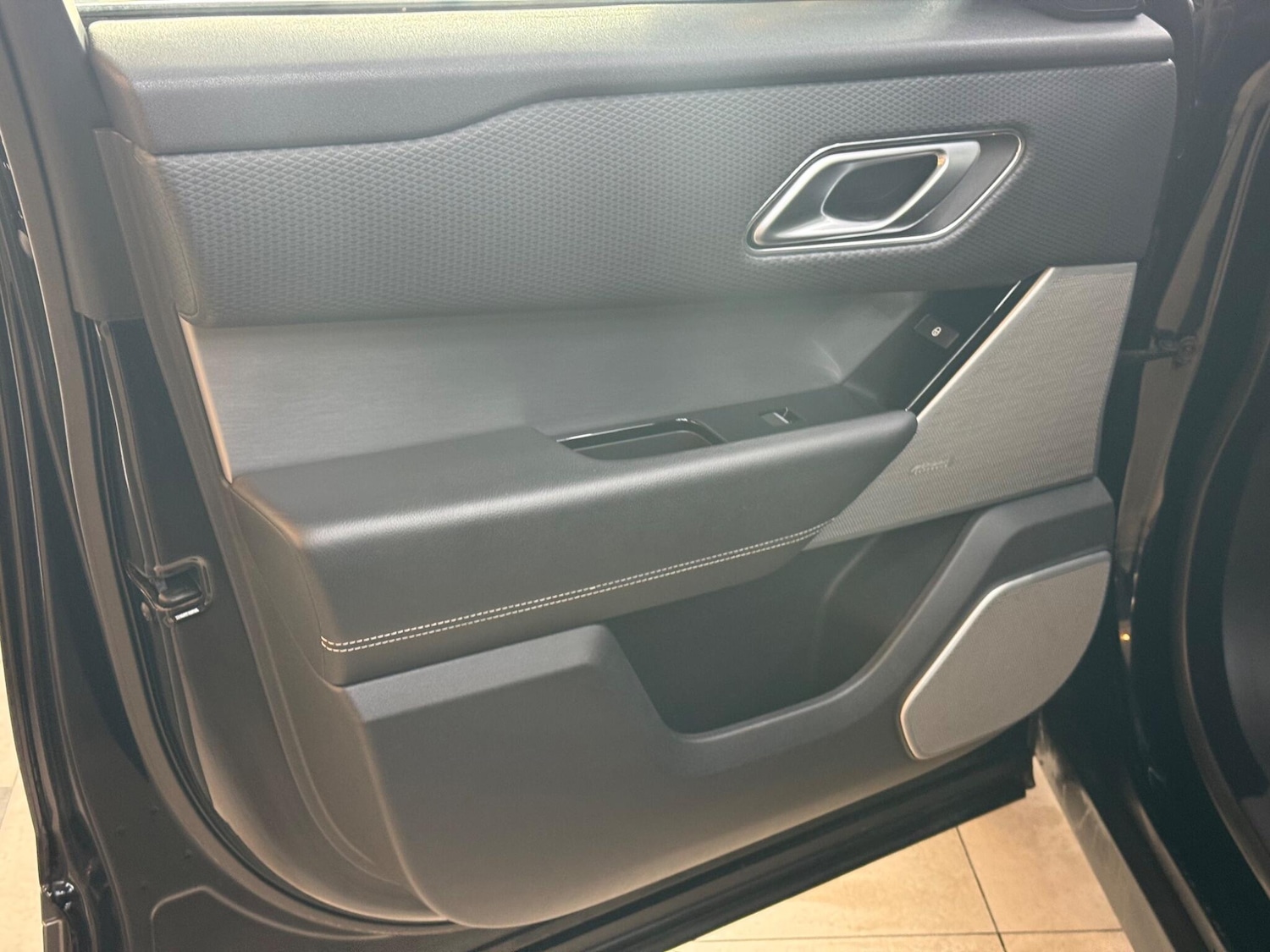 Used Land Rover Range Rover Velar 2019 for sale - 76370619: Photo 32