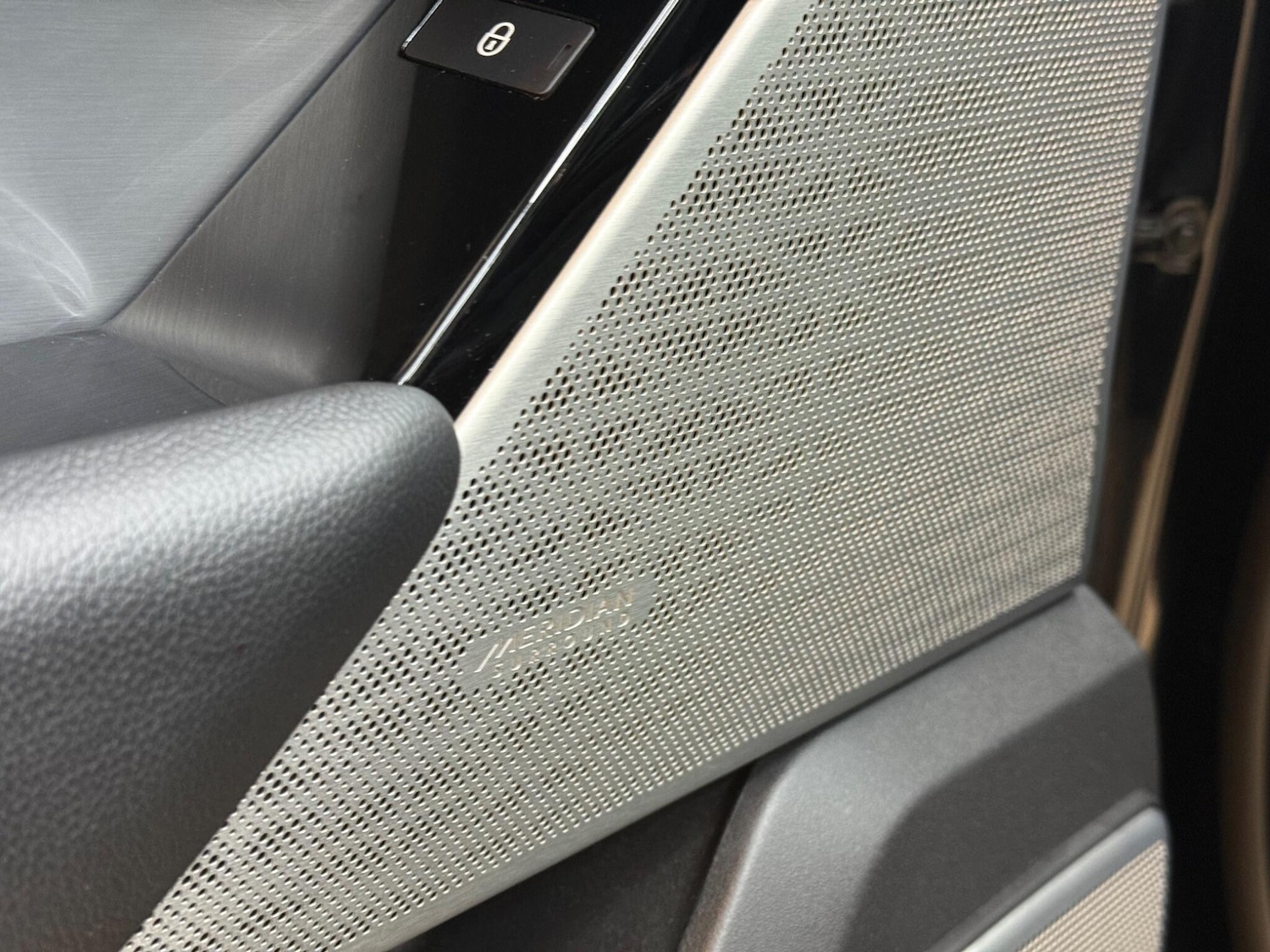 Used Land Rover Range Rover Velar 2019 for sale - 76370619: Photo 33