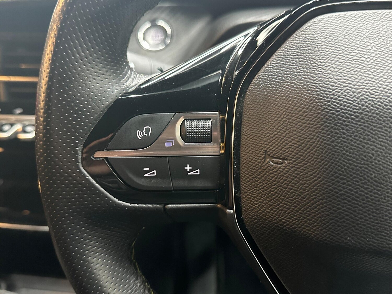 Used Peugeot 208 2023 for sale - 78020125: Photo 12