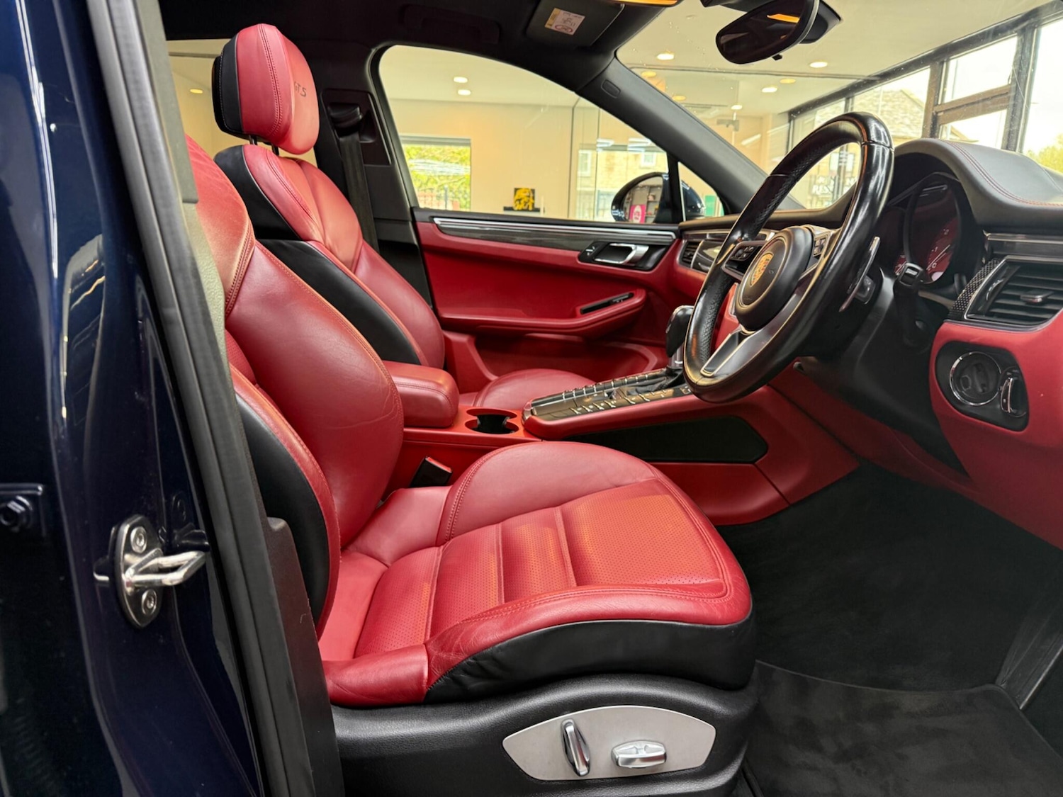 Used Porsche Macan 2017 for sale - 76349270: Photo 24