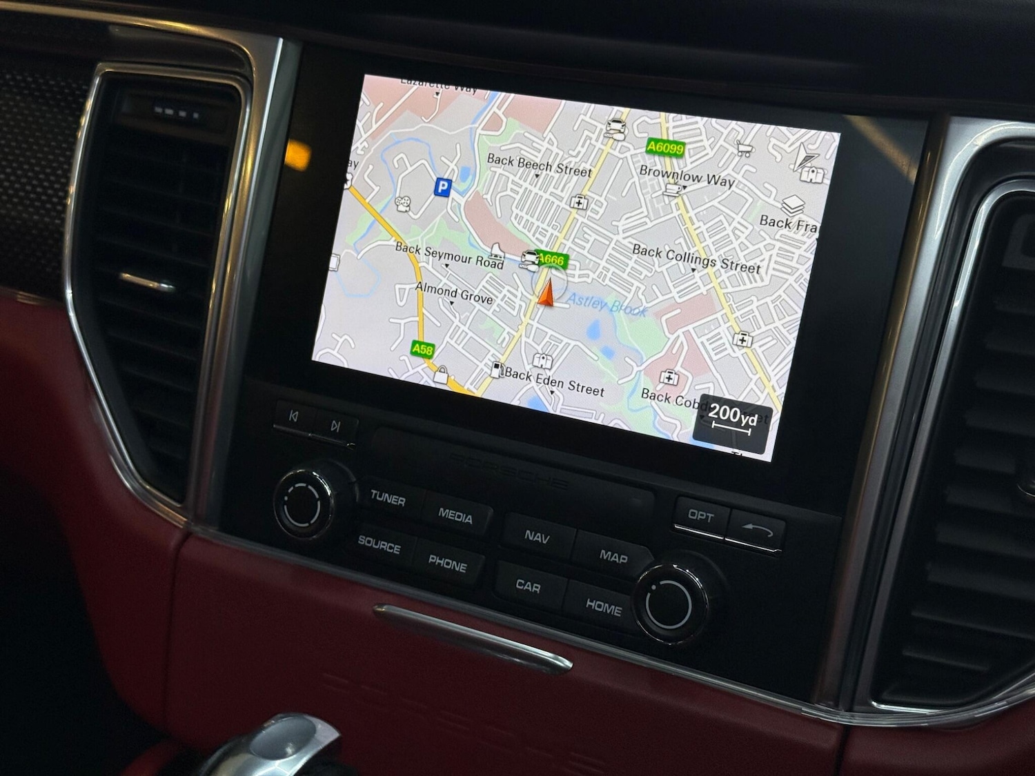 Used Porsche Macan 2017 for sale - 76349270: Photo 47