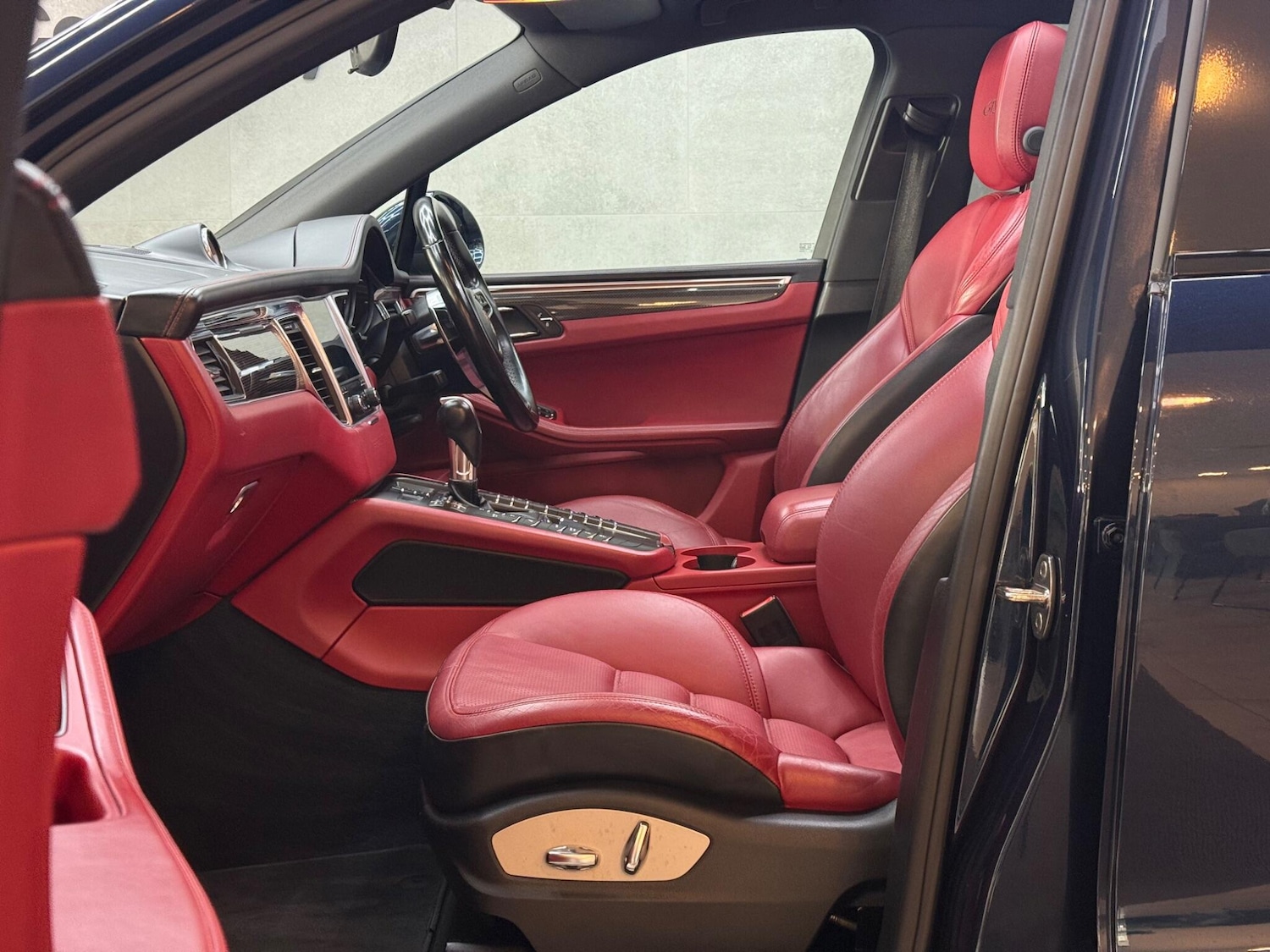 Used Porsche Macan 2017 for sale - 76349270: Photo 54