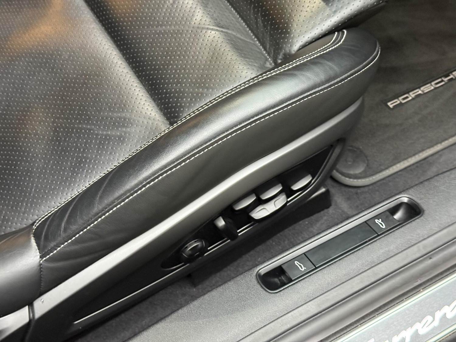 Used Porsche 911 for sale - 76537709: Photo 40