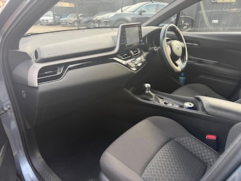 Used Toyota C-HR 2020 for sale - 75769500: Photo