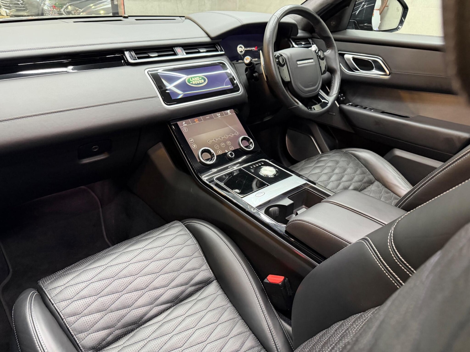 Used Land Rover Range Rover Velar 2019 for sale - 76975558: Photo 11