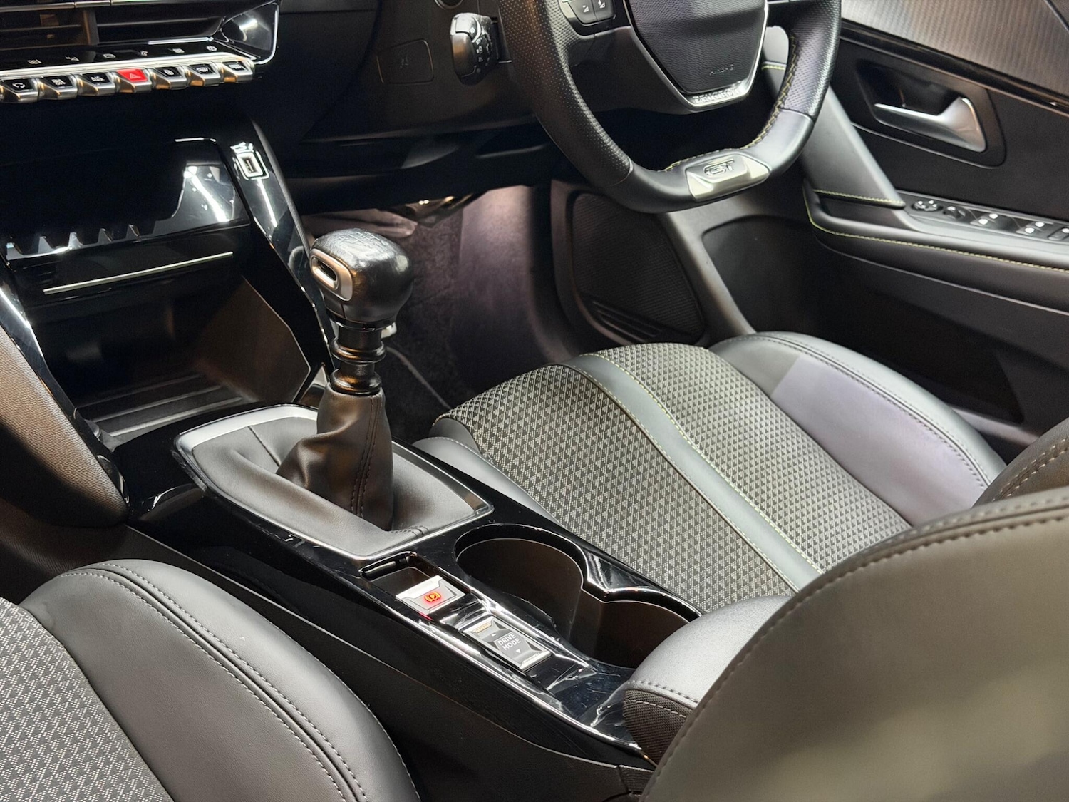 Used Peugeot 208 for sale - 77484538: Photo 12