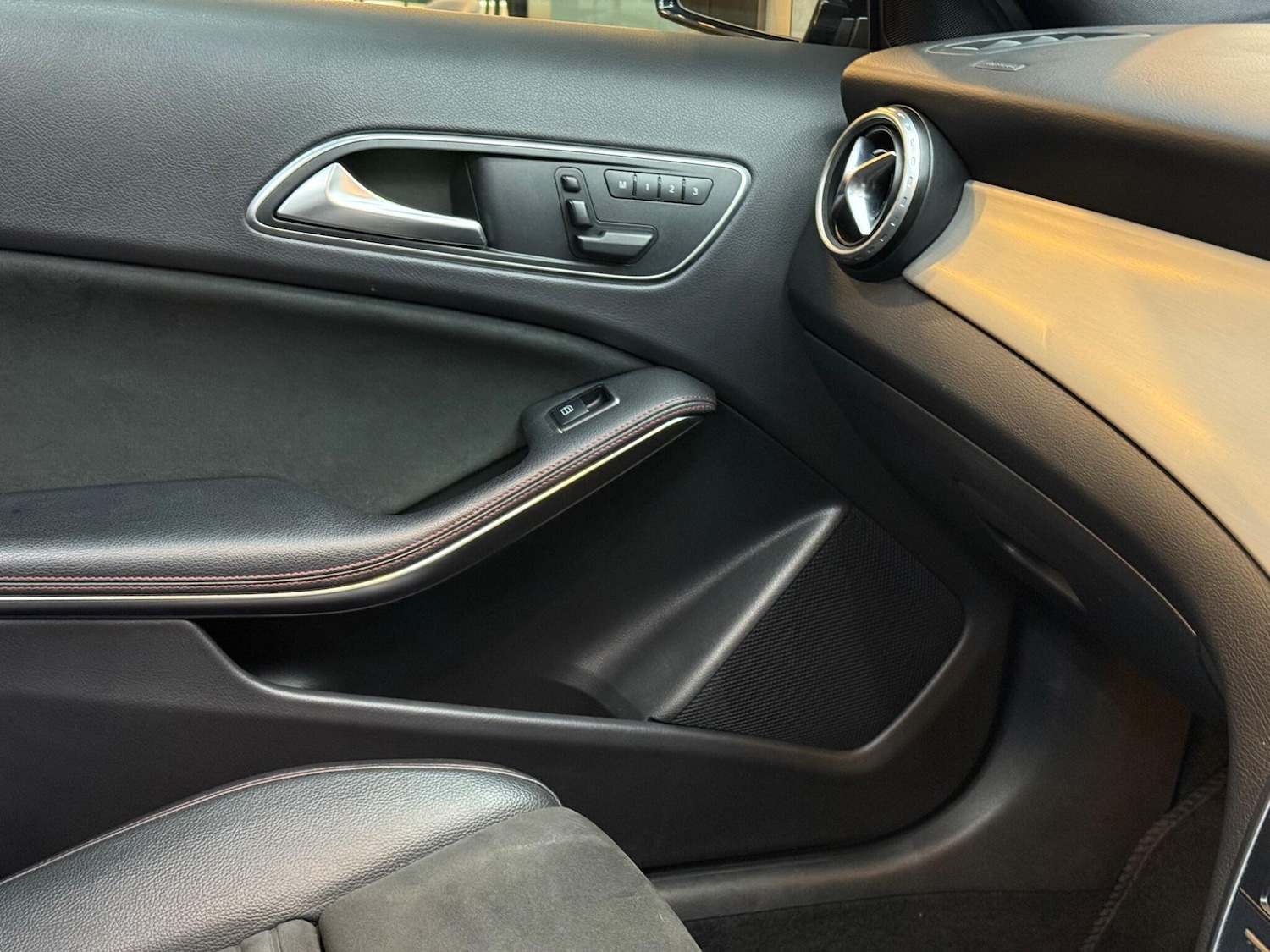 Used Mercedes-Benz GLA 2016 for sale - 76613101: Photo 35