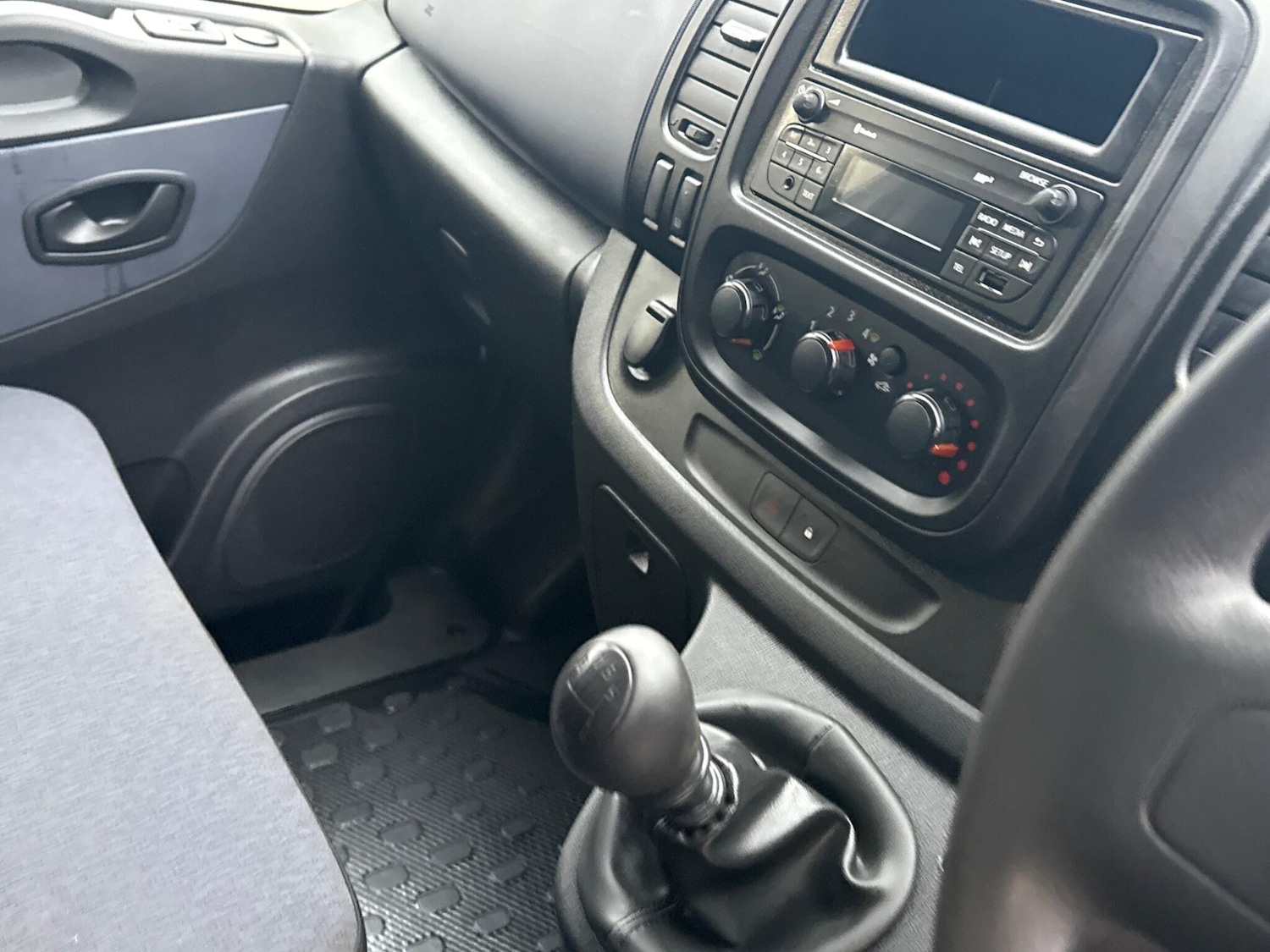 Used Vauxhall Vivaro 2016 for sale - 76175636: Photo 40