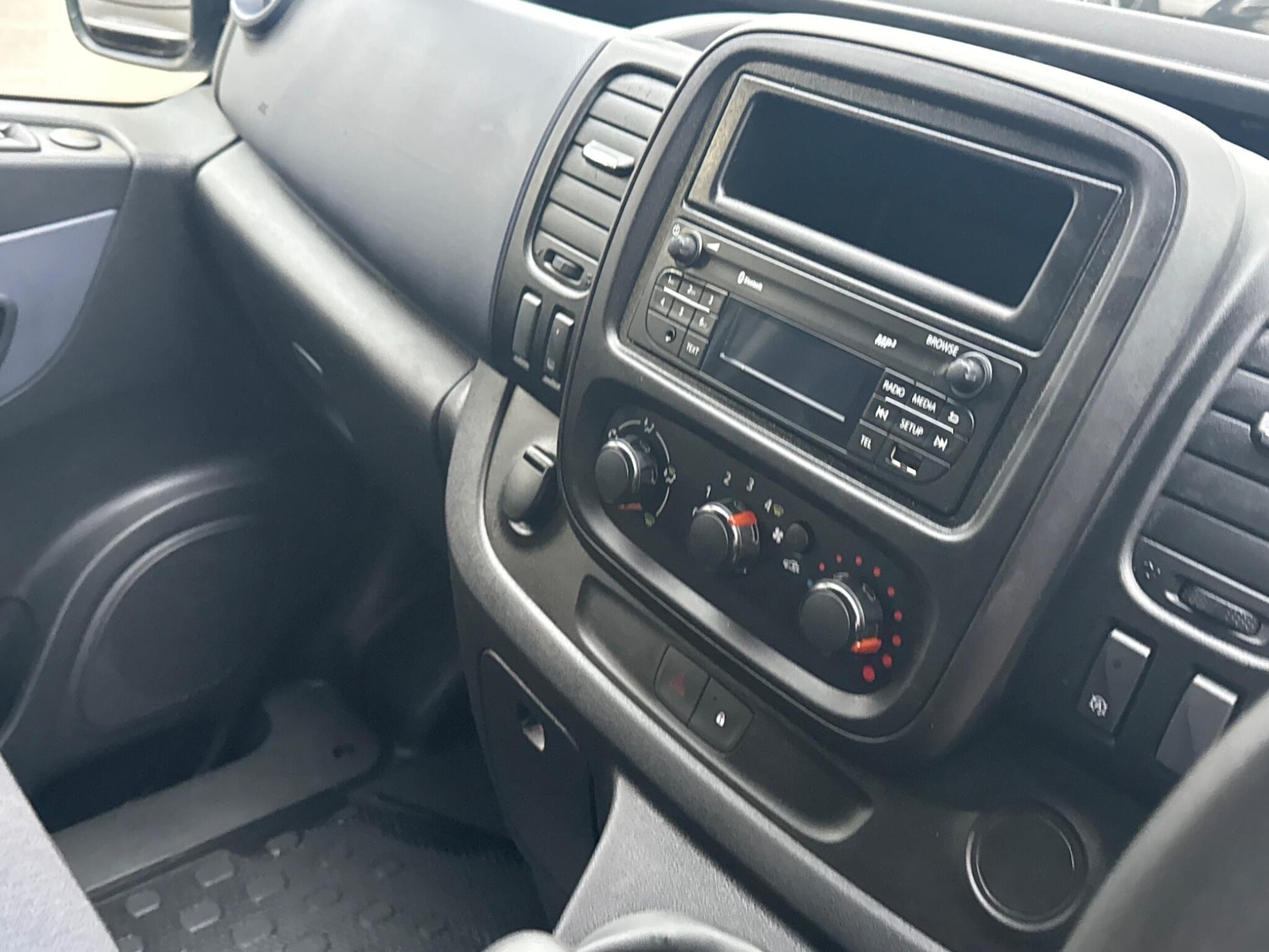 Used Vauxhall Vivaro 2016 for sale - 76175636: Photo 42