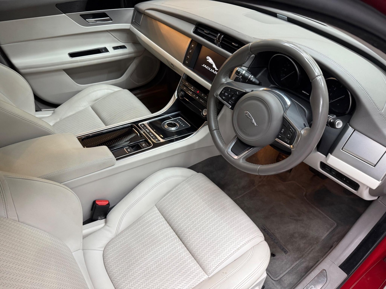 Used Jaguar XF 2017 for sale - 76620302: Photo 11