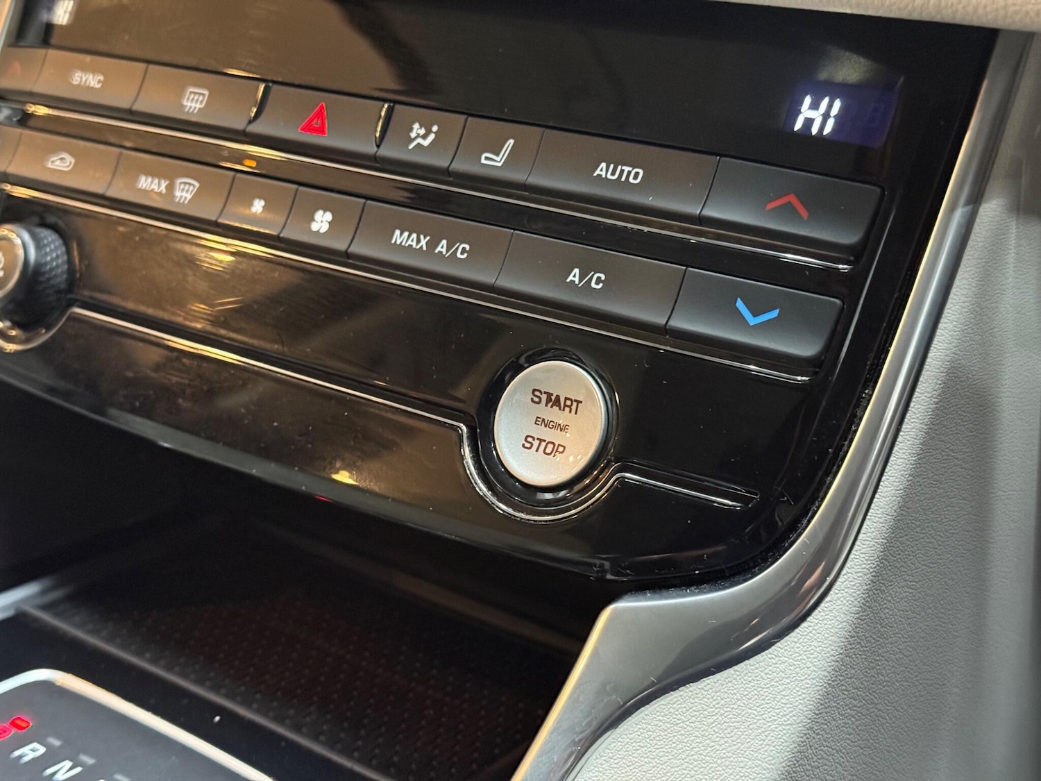 Used Jaguar XF 2017 for sale - 76620302: Photo 17