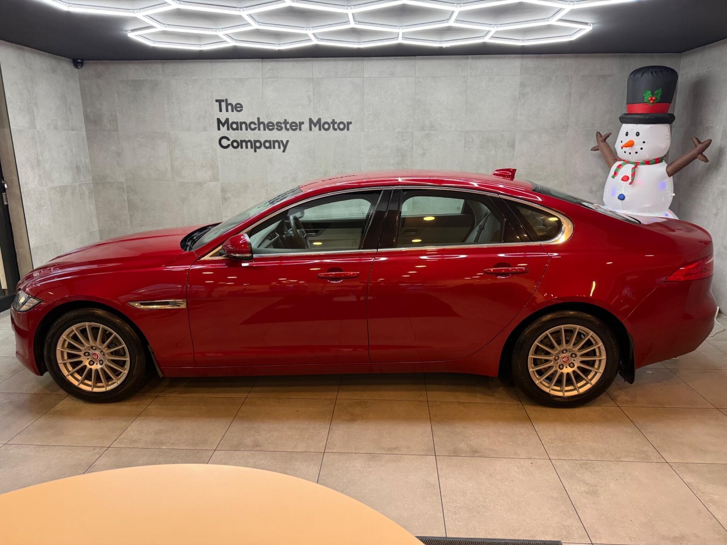 Used Jaguar XF 2017 for sale - 76620302: Photo 2