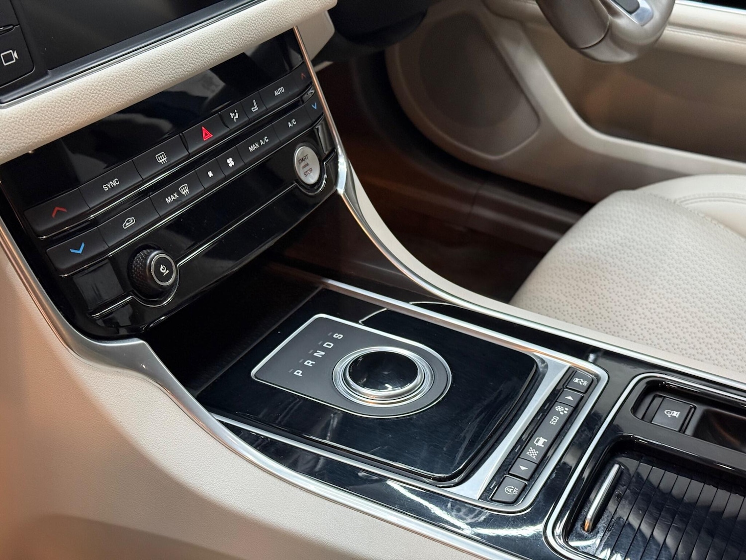 Used Jaguar XF 2017 for sale - 76620302: Photo 23