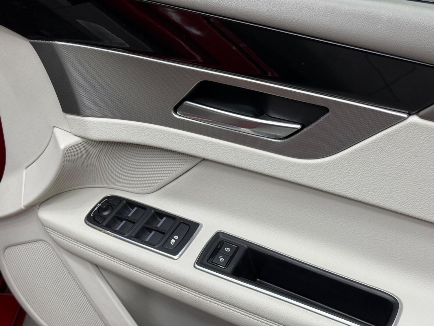 Used Jaguar XF 2017 for sale - 76620302: Photo 25