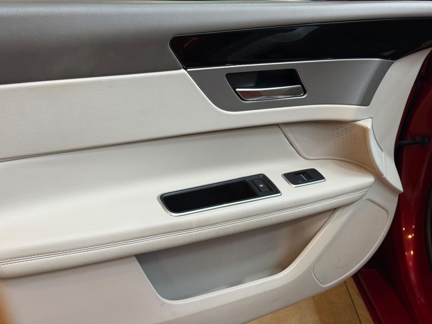 Used Jaguar XF 2017 for sale - 76620302: Photo 26