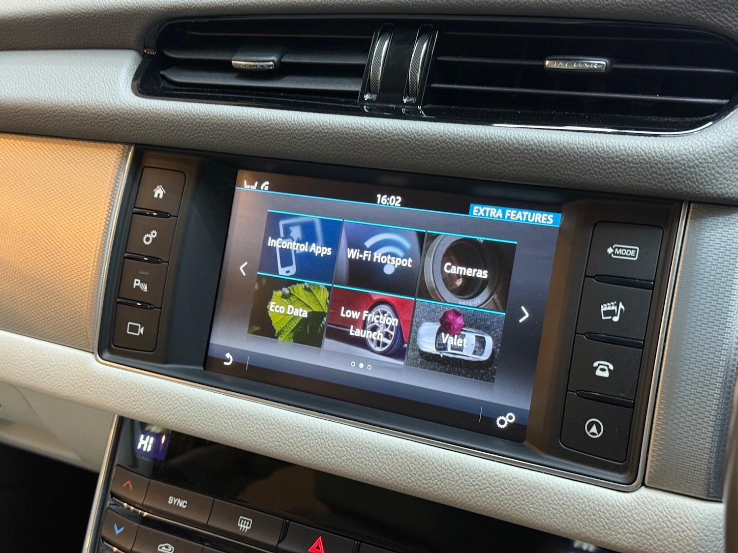 Used Jaguar XF 2017 for sale - 76620302: Photo 32