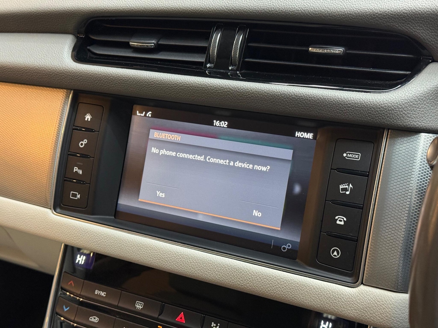 Used Jaguar XF 2017 for sale - 76620302: Photo 33