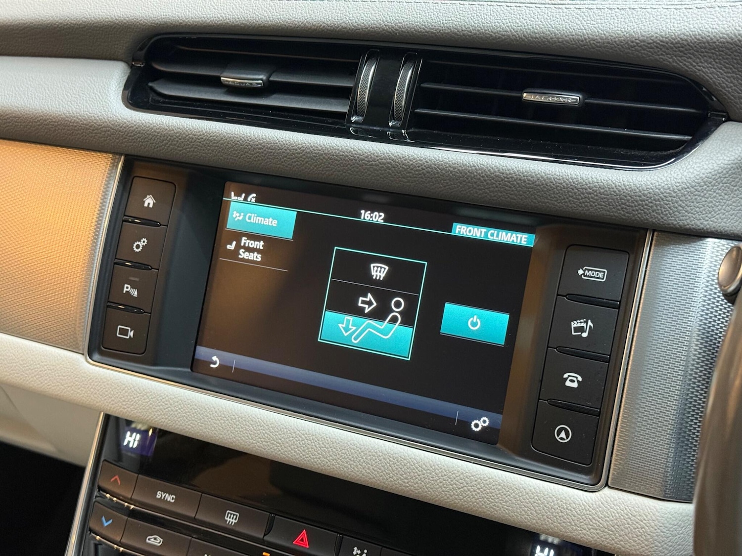 Used Jaguar XF 2017 for sale - 76620302: Photo 36