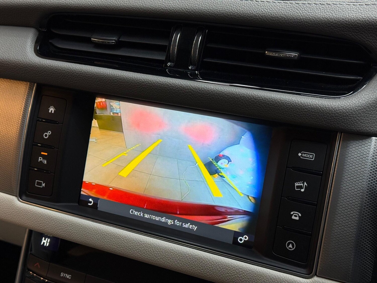 Used Jaguar XF 2017 for sale - 76620302: Photo 39