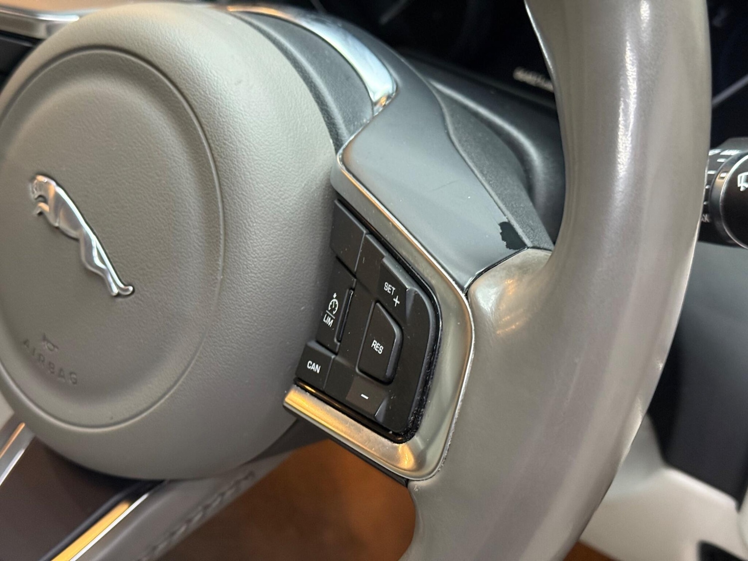 Used Jaguar XF 2017 for sale - 76620302: Photo 42