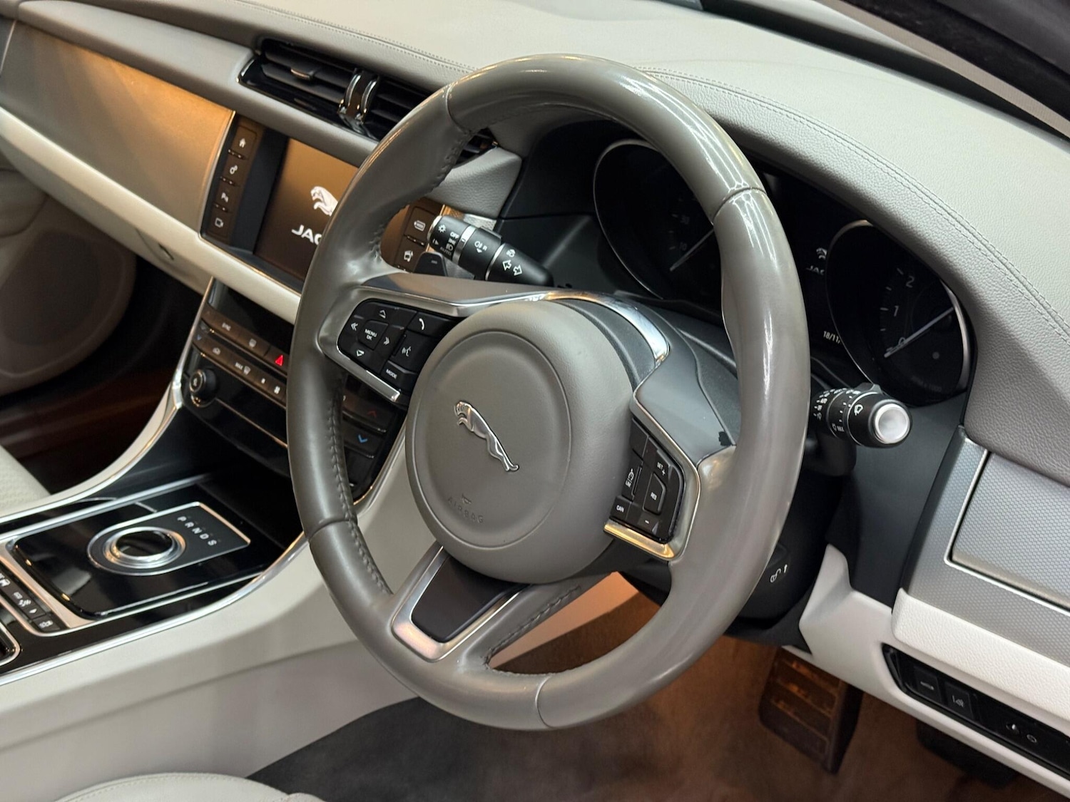 Used Jaguar XF 2017 for sale - 76620302: Photo 43