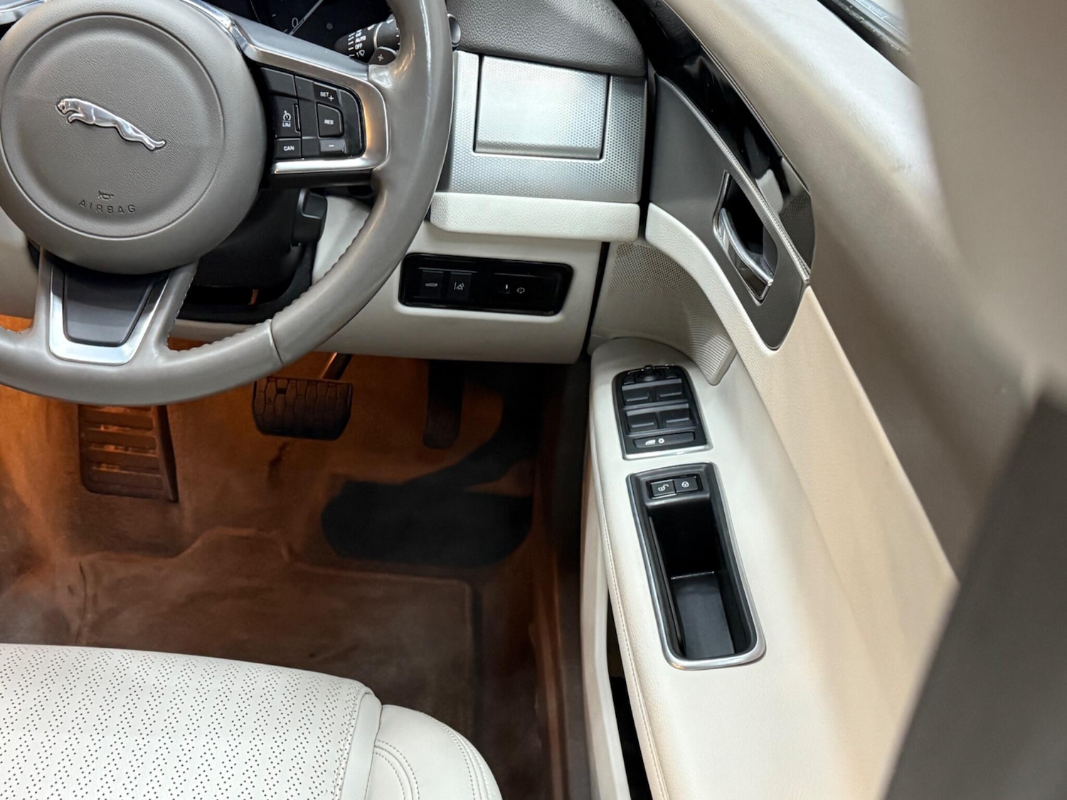 Used Jaguar XF 2017 for sale - 76620302: Photo 44