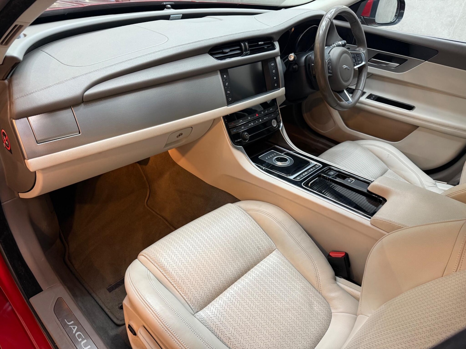 Used Jaguar XF 2017 for sale - 76620302: Photo 50