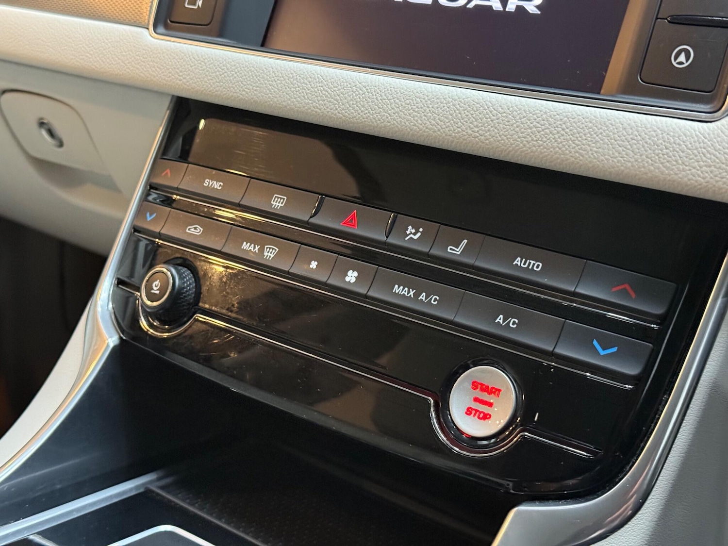 Used Jaguar XF 2017 for sale - 76620302: Photo 54