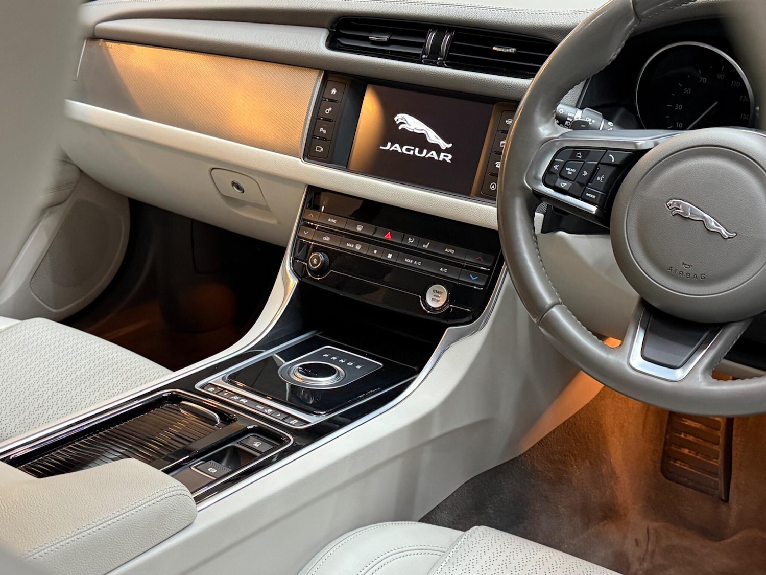 Used Jaguar XF 2017 for sale - 76620302: Photo 57