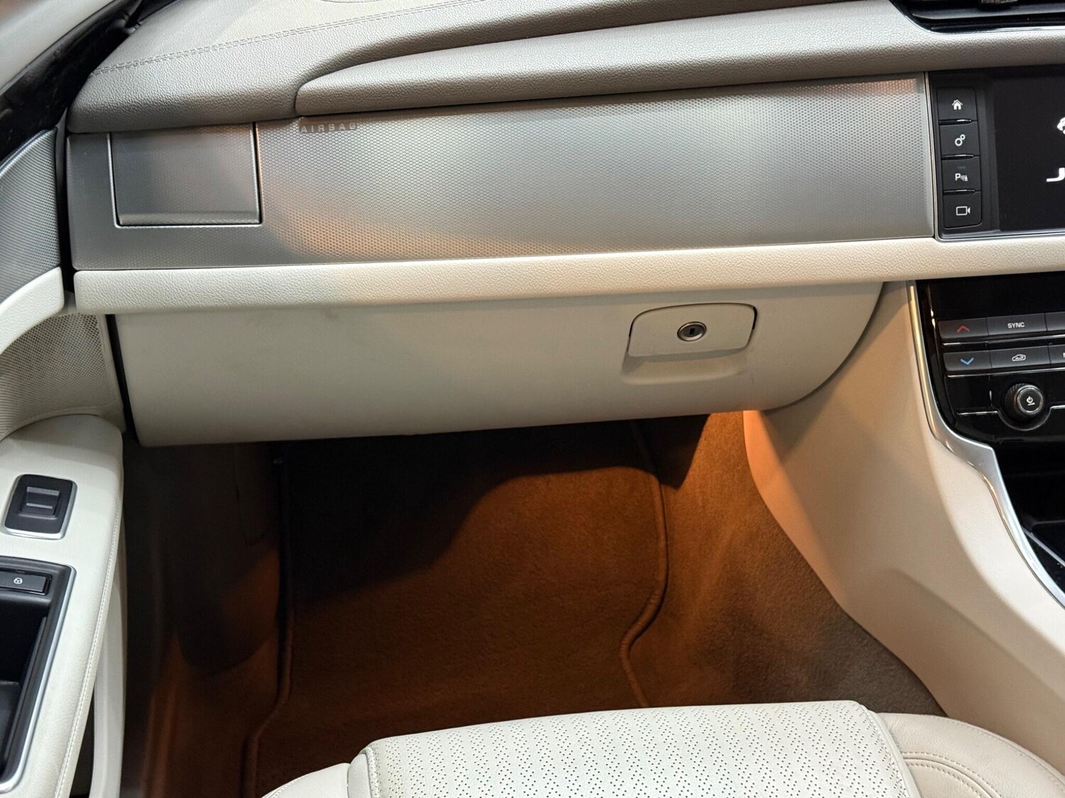 Used Jaguar XF 2017 for sale - 76620302: Photo 58