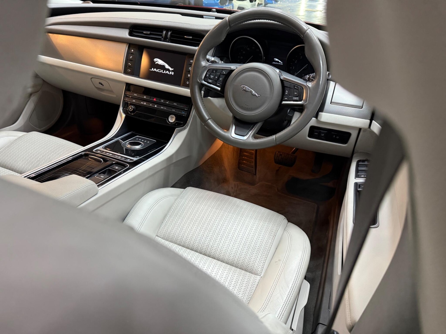 Used Jaguar XF 2017 for sale - 76620302: Photo 6