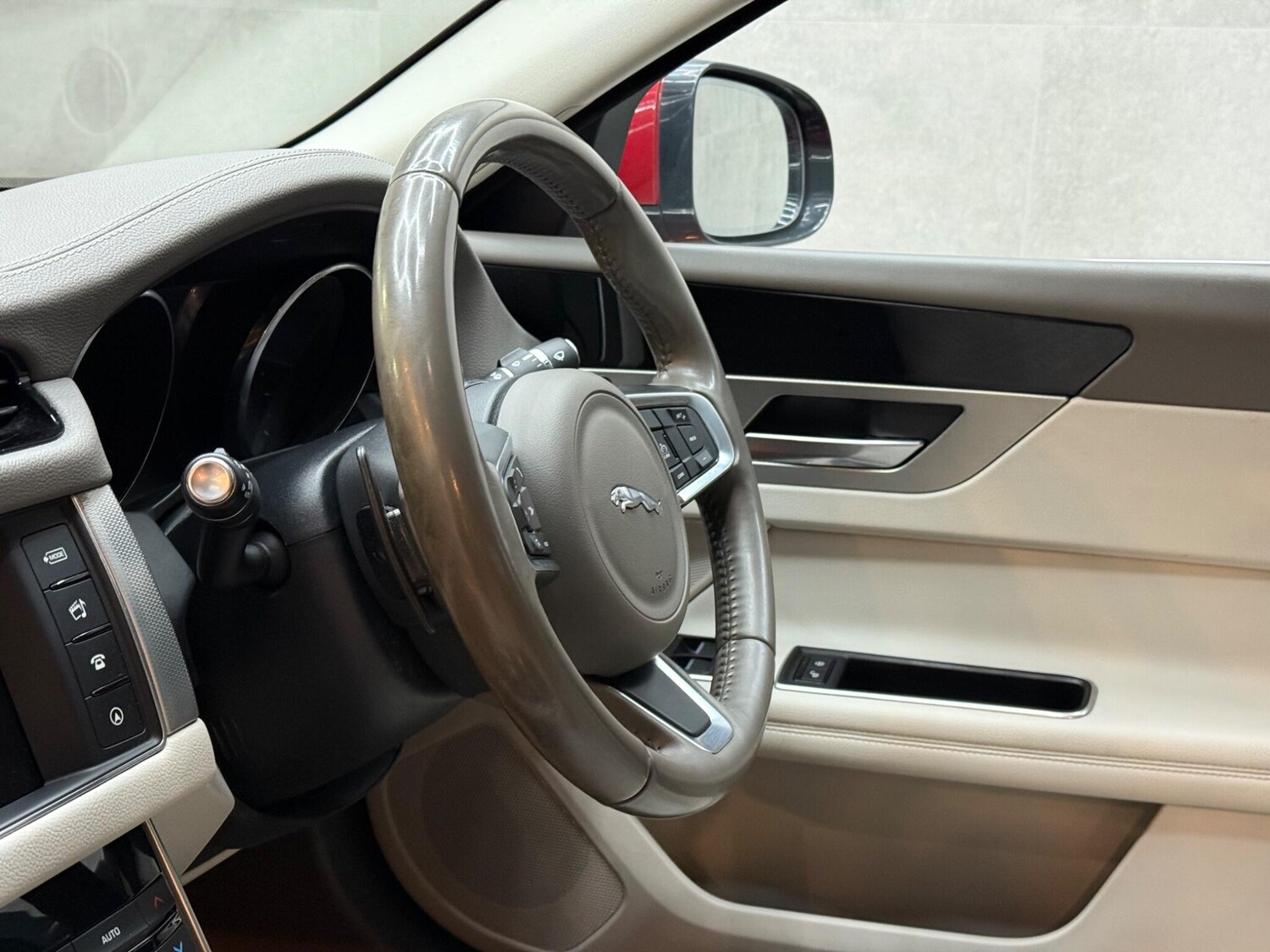 Used Jaguar XF 2017 for sale - 76620302: Photo 60