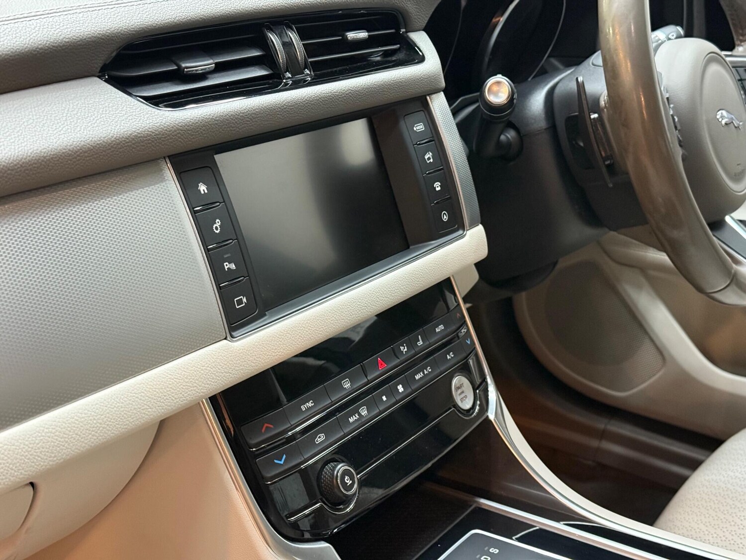 Used Jaguar XF 2017 for sale - 76620302: Photo 61