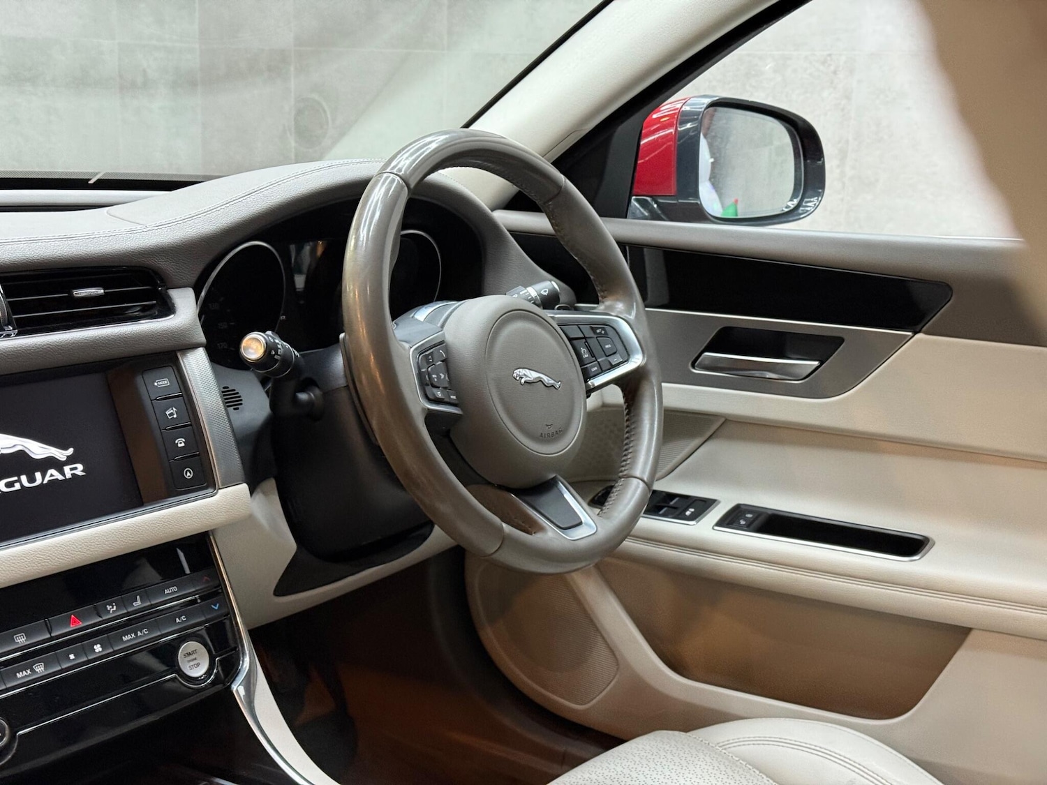 Used Jaguar XF 2017 for sale - 76620302: Photo 9