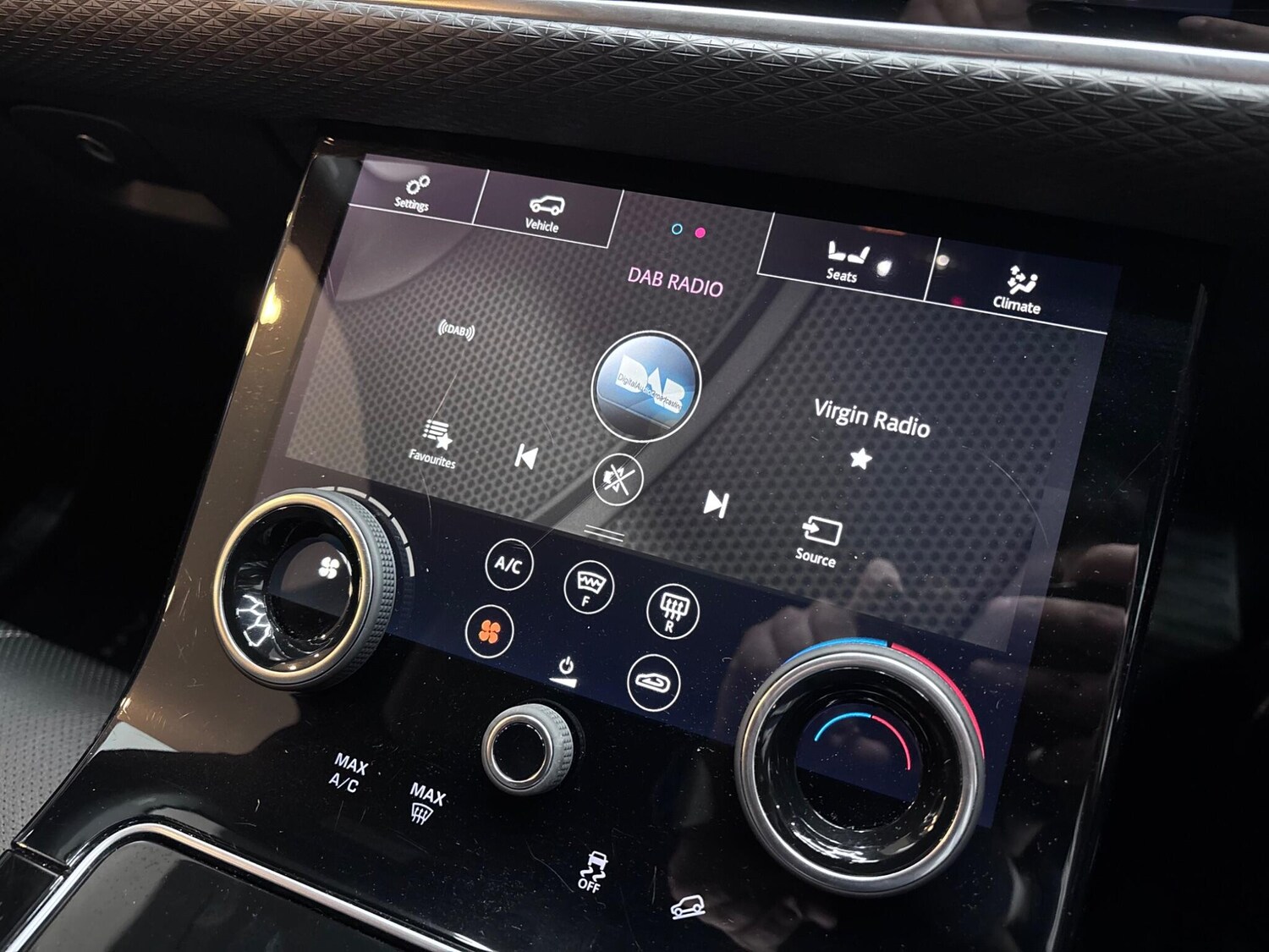 Used Land Rover Range Rover Velar 2018 for sale - 76886177: Photo 50