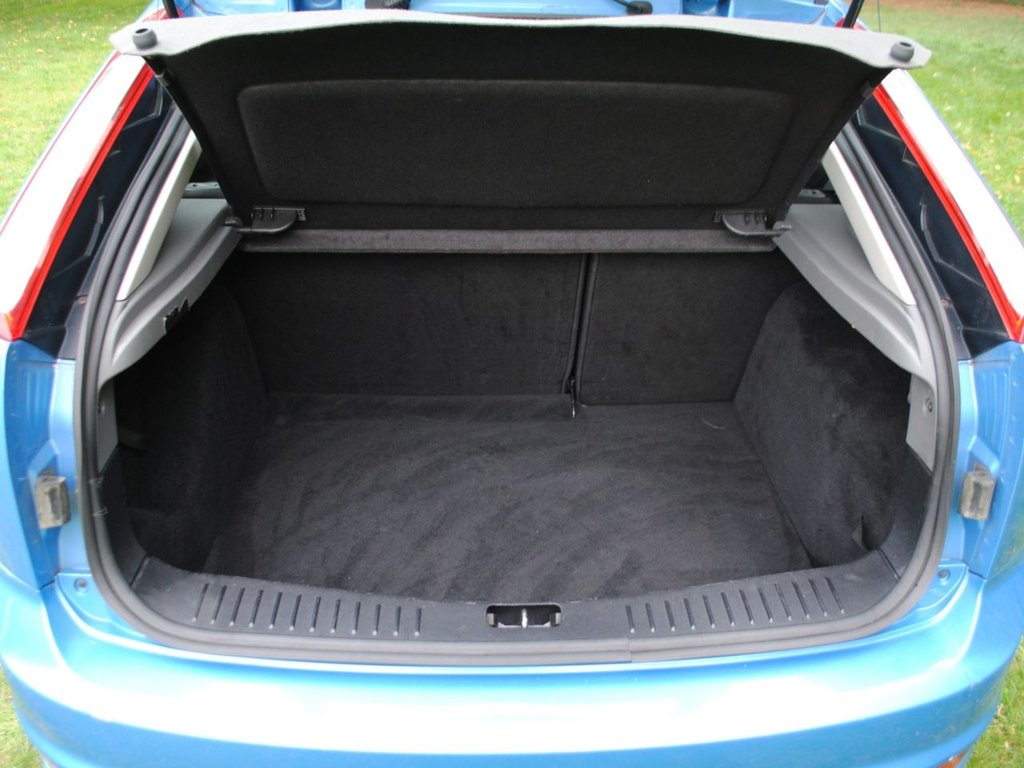 Used Ford Focus 2011 for sale - 76106115: Photo 23