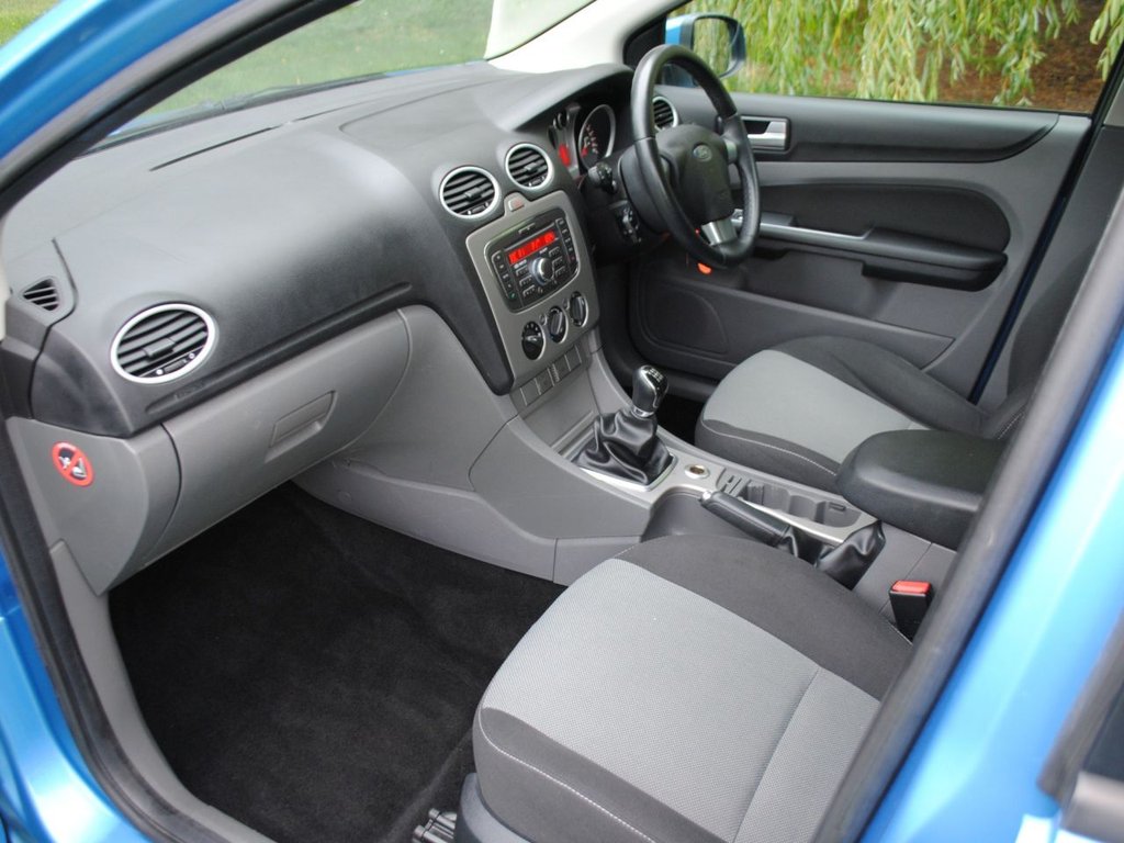 Used Ford Focus 2011 for sale - 76106115: Photo 9