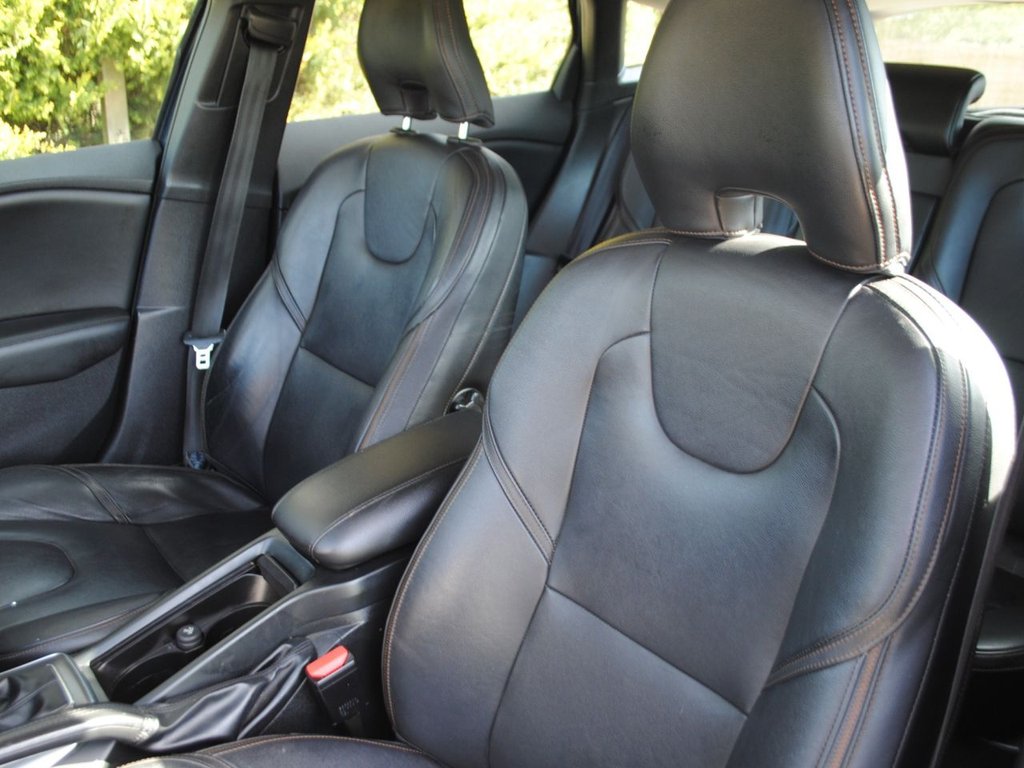 Used Volvo V40 2014 for sale - 78181611: Photo 4